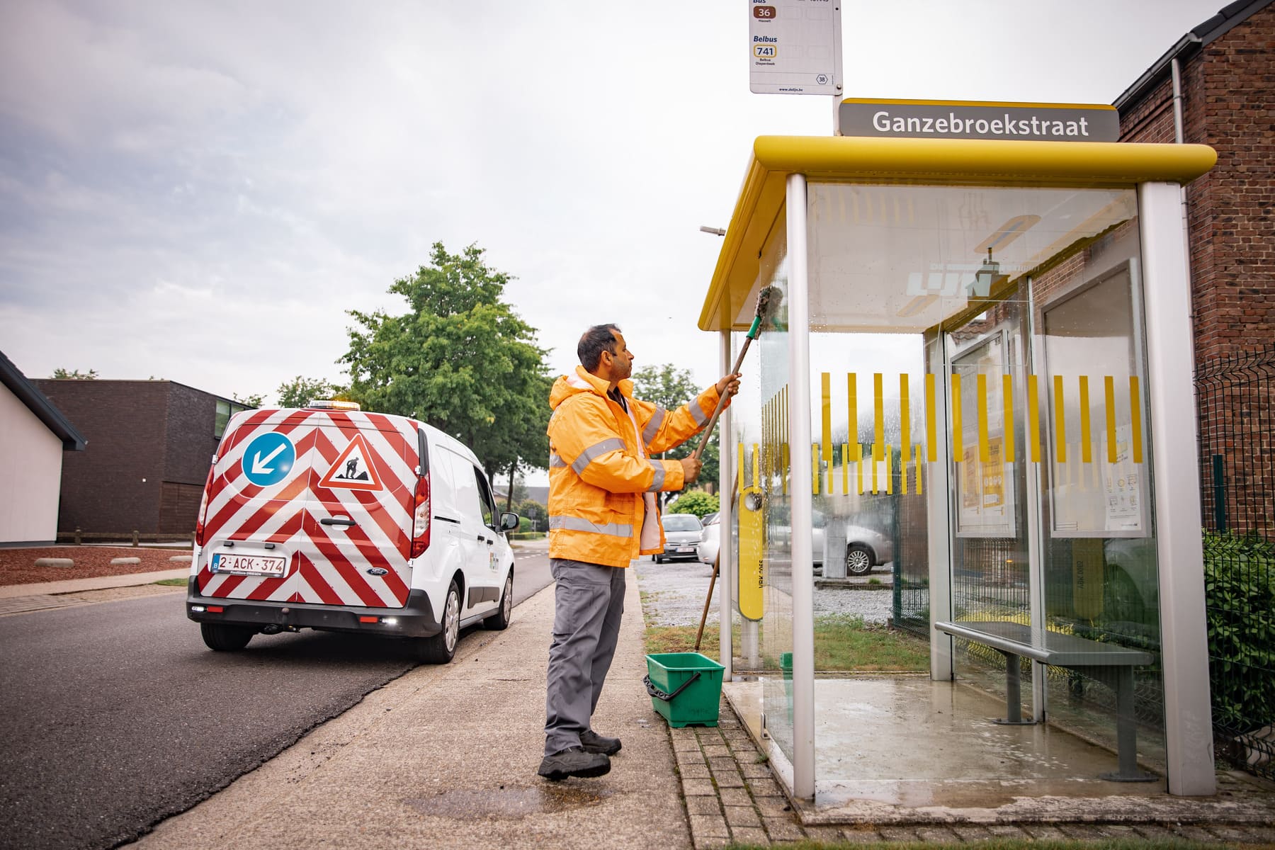 BLM Genk werkervaring opdoen klusjes groenonderhoud bushokje werkkracht overheidsopdrachten